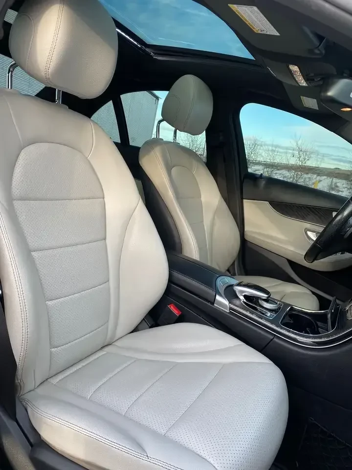 Mercedes-Benz C 300 AMG Line PANO БЯЛА КОЖА МЪРТВА ТОЧКА КАМЕРА ПОДГРЕ, снимка 8 - Автомобили и джипове - 54659912
