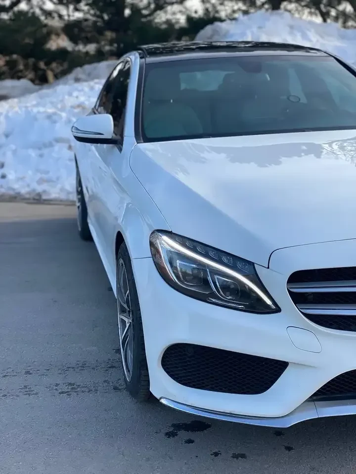 Mercedes-Benz C 300 AMG Line PANO БЯЛА КОЖА МЪРТВА ТОЧКА КАМЕРА ПОДГРЕ, снимка 7 - Автомобили и джипове - 54659912