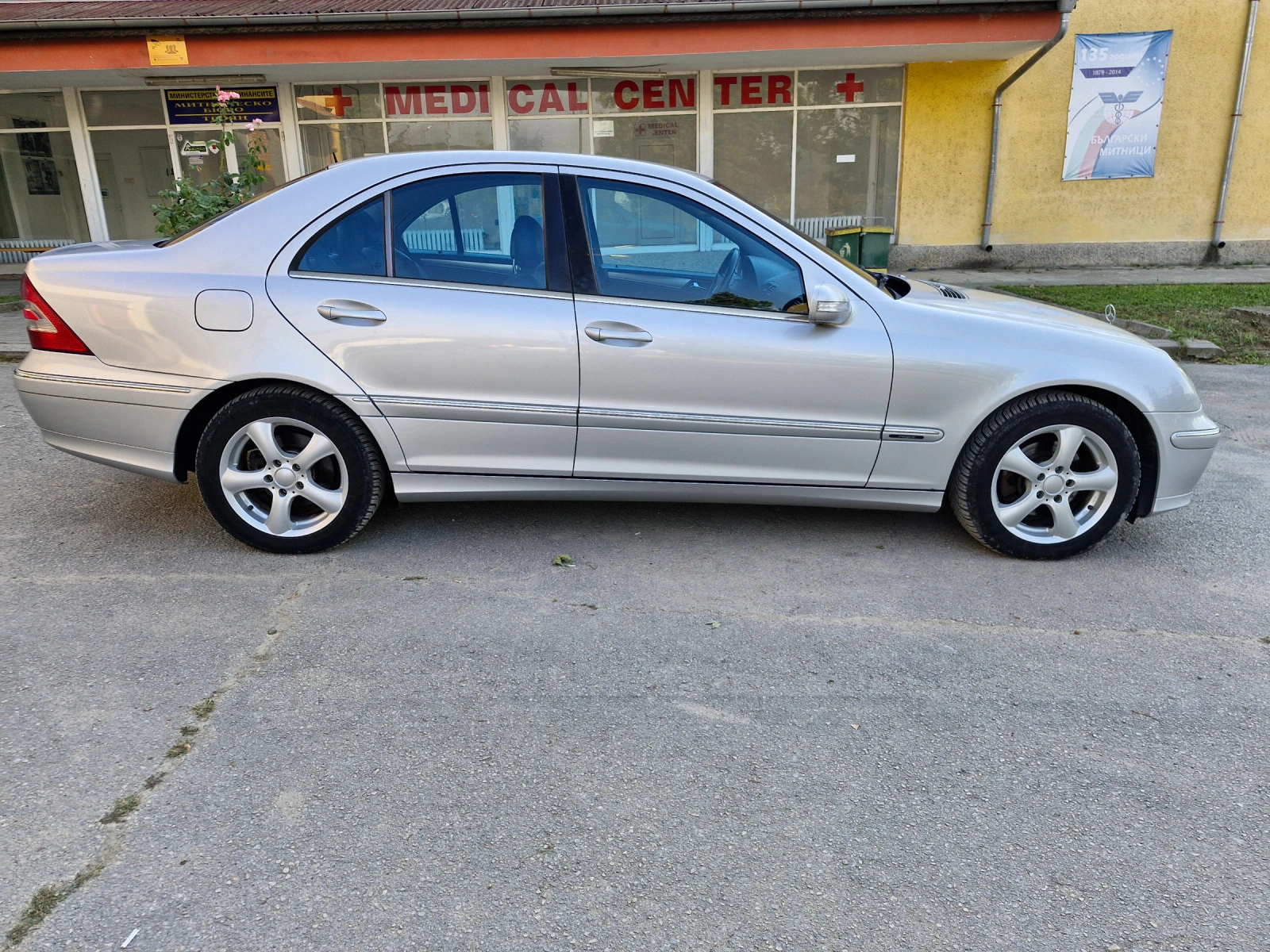 Mercedes-Benz C 180 143* AC* NAVI* КОЖА* FACE* F1 - изображение 6