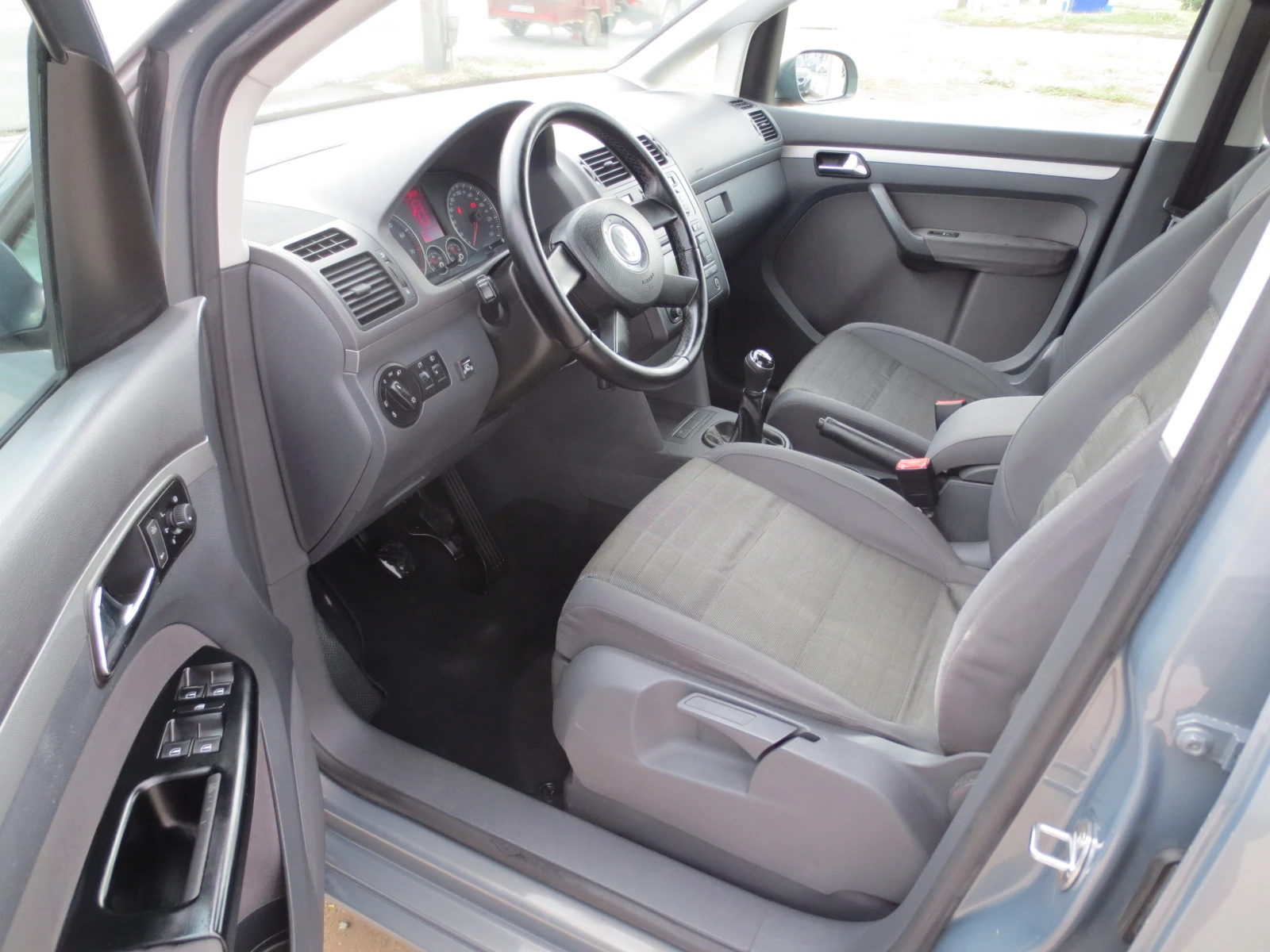 VW Touran 1.6 i * ГАЗ*  - изображение 9