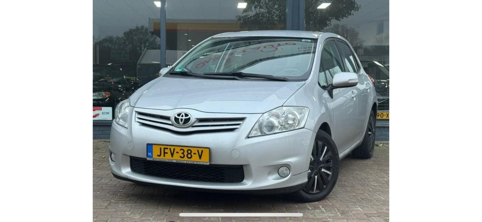 Toyota Auris 1.4 Д - изображение 2