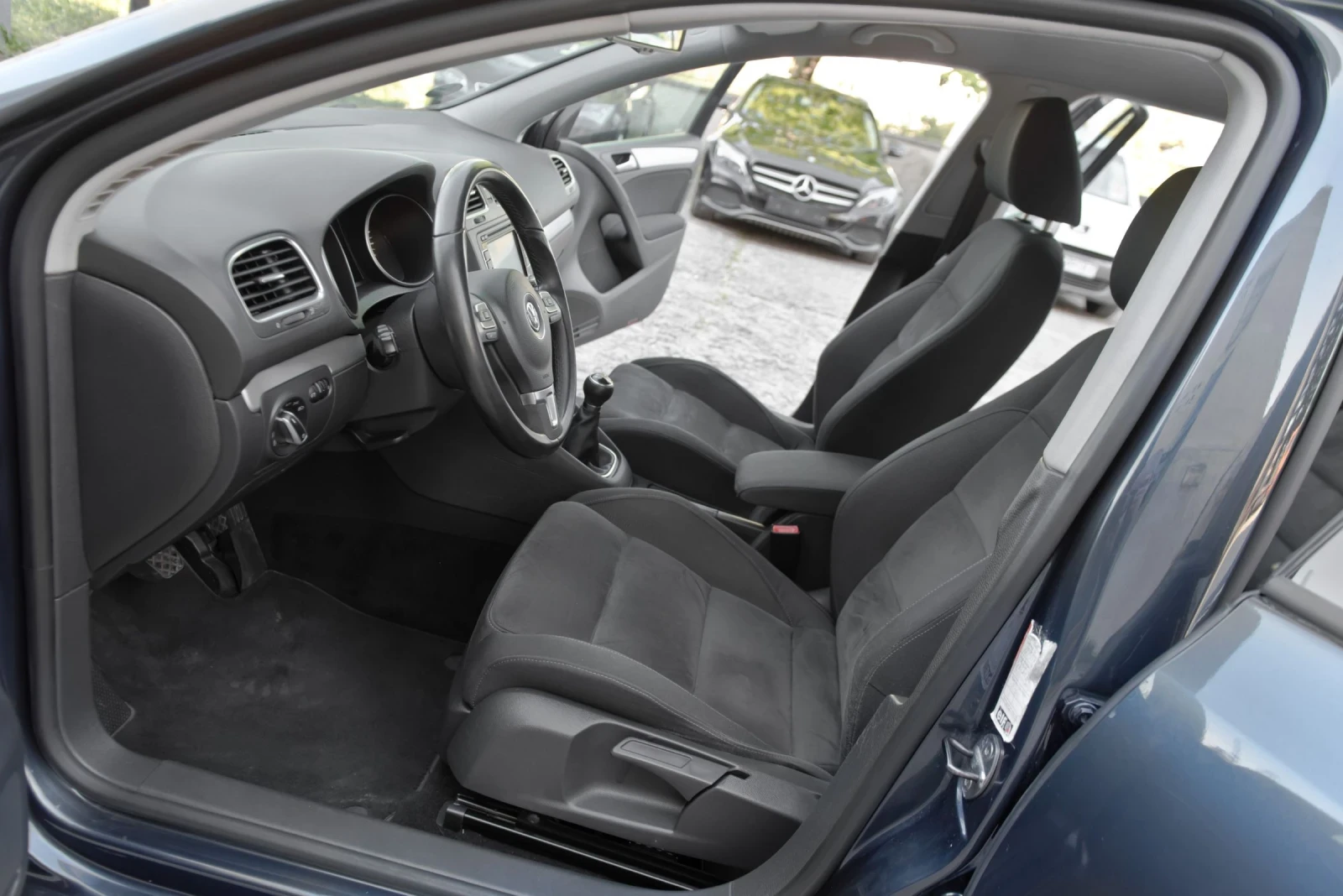 VW Golf 6 2.0 TDI, снимка 15 - Автомобили и джипове - 54372400