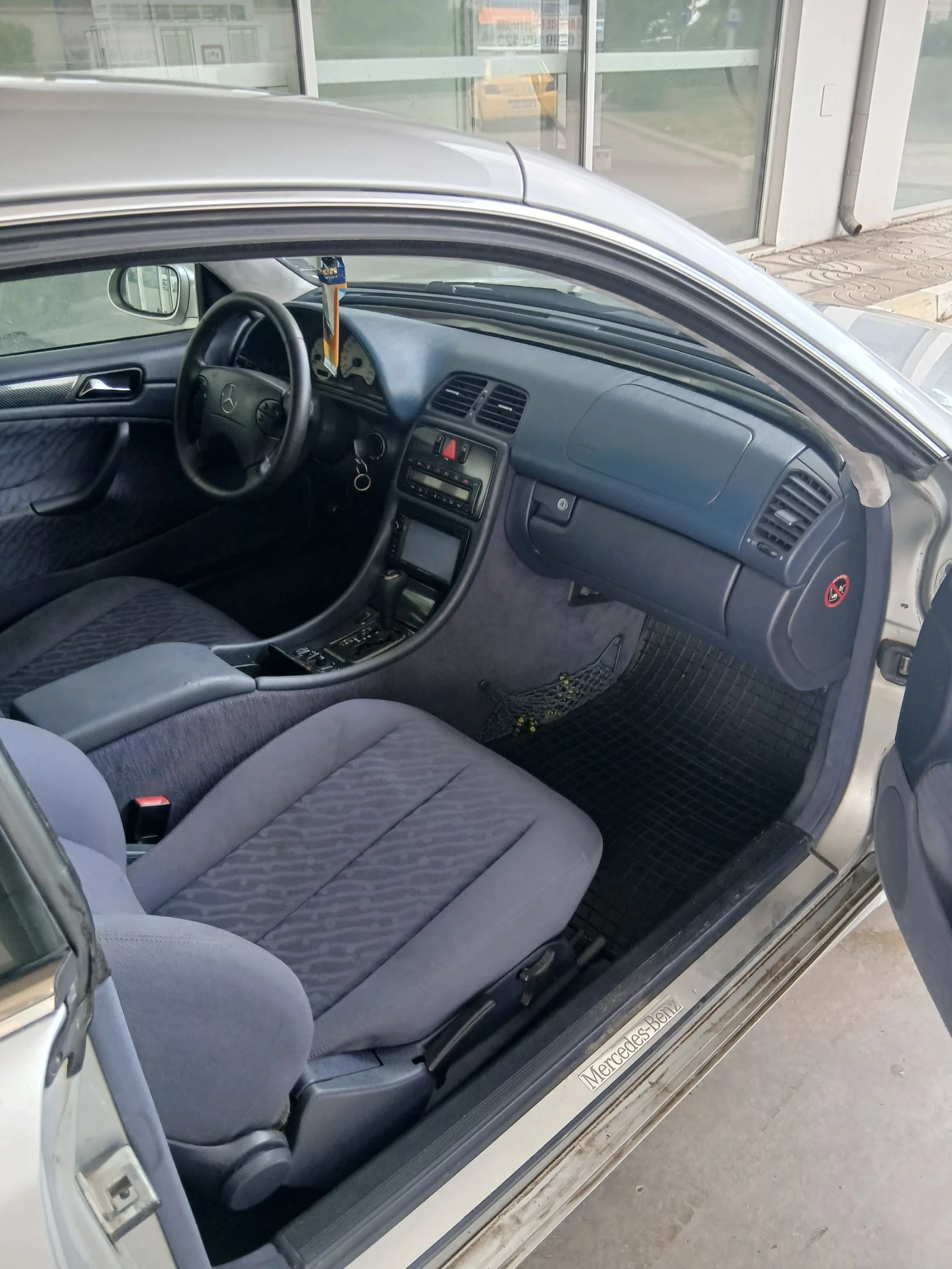 Mercedes-Benz CLK 2.0, снимка 9 - Автомобили и джипове - 54663657
