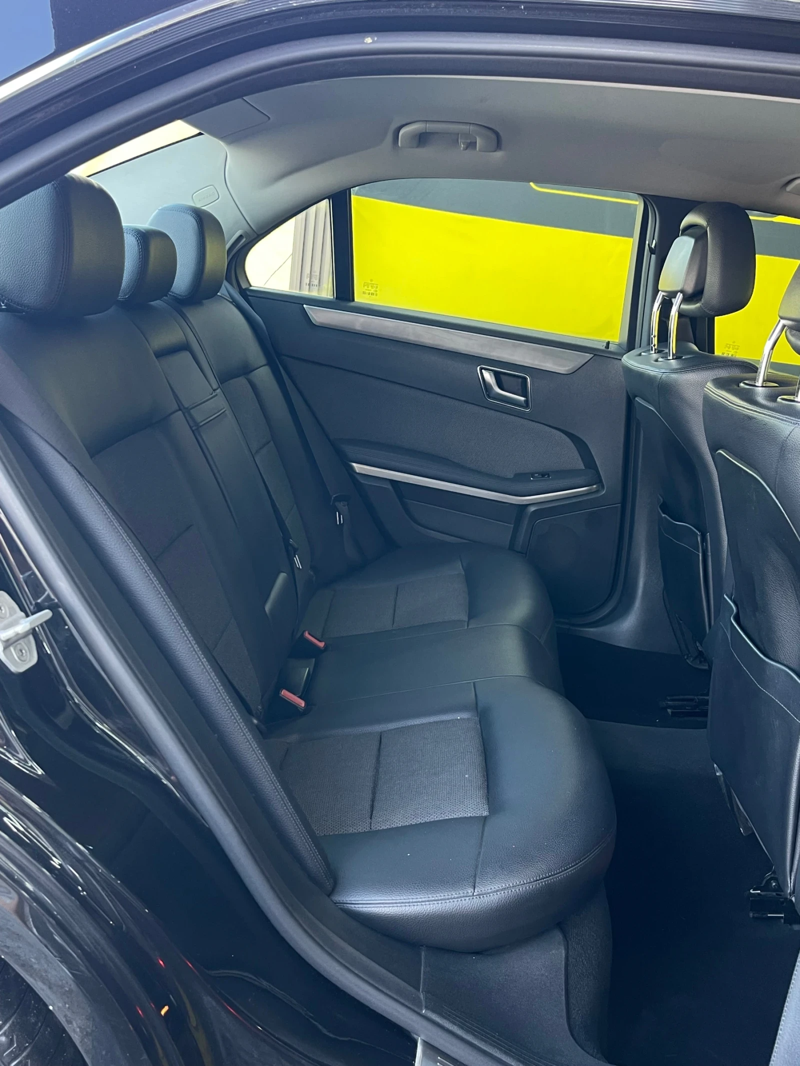 Mercedes-Benz E 220 CDI AMG, снимка 12 - Автомобили и джипове - 54831510
