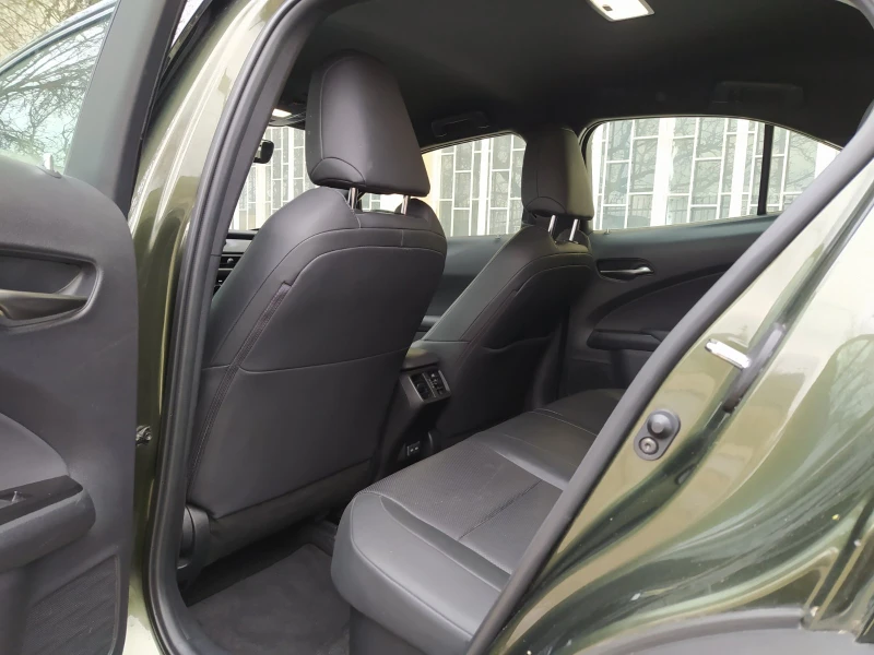 Lexus UX 250h 250HIBRID, снимка 10 - Автомобили и джипове - 52702883