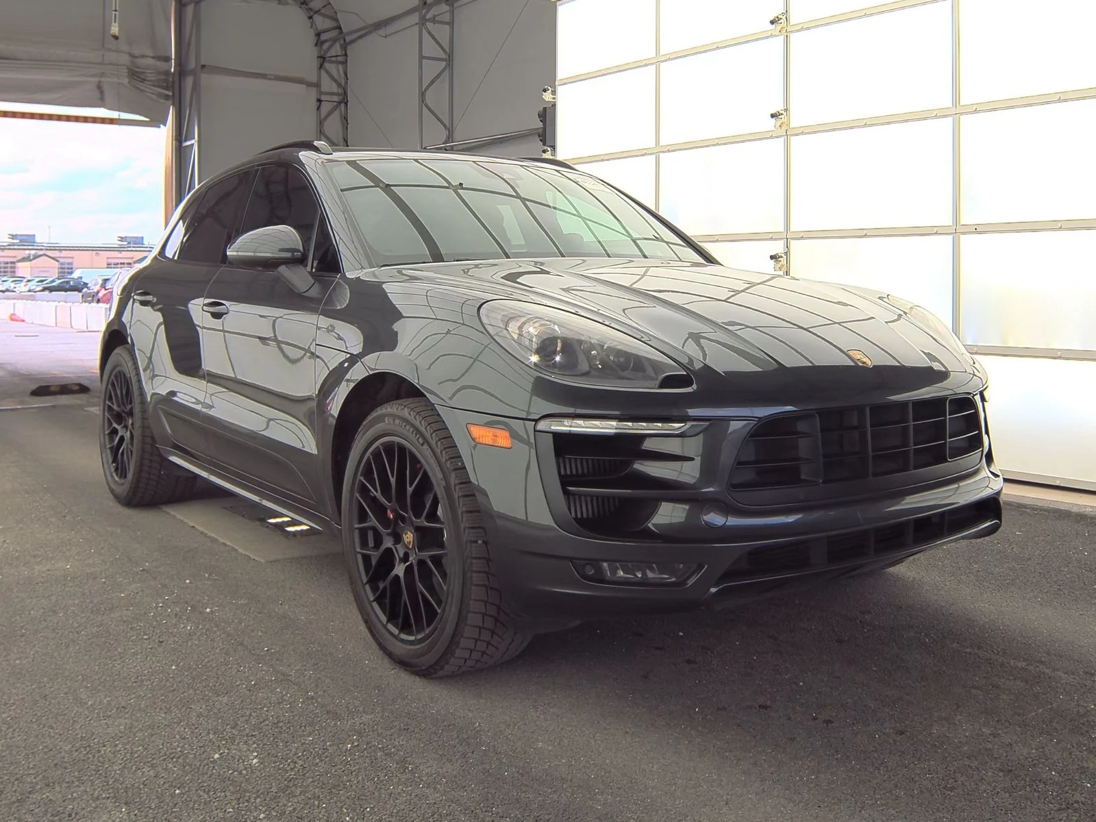 Porsche Macan GTS* BOSE* KEYELSS* ПОДГРЕВ* КАМЕРА* ЧЕРВЕНИ КОЛАН - изображение 2