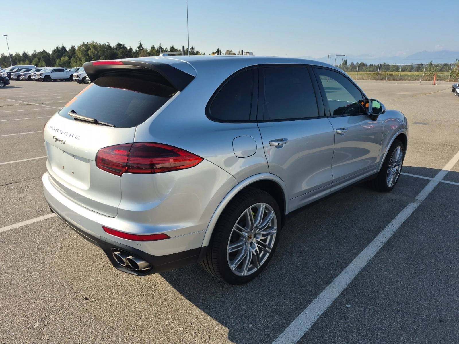 Porsche Cayenne HYBRID LE * CARFAX * АВТО КРЕДИТ * ЦЕНА ДО БГ * , снимка 4 - Автомобили и джипове - 54599140