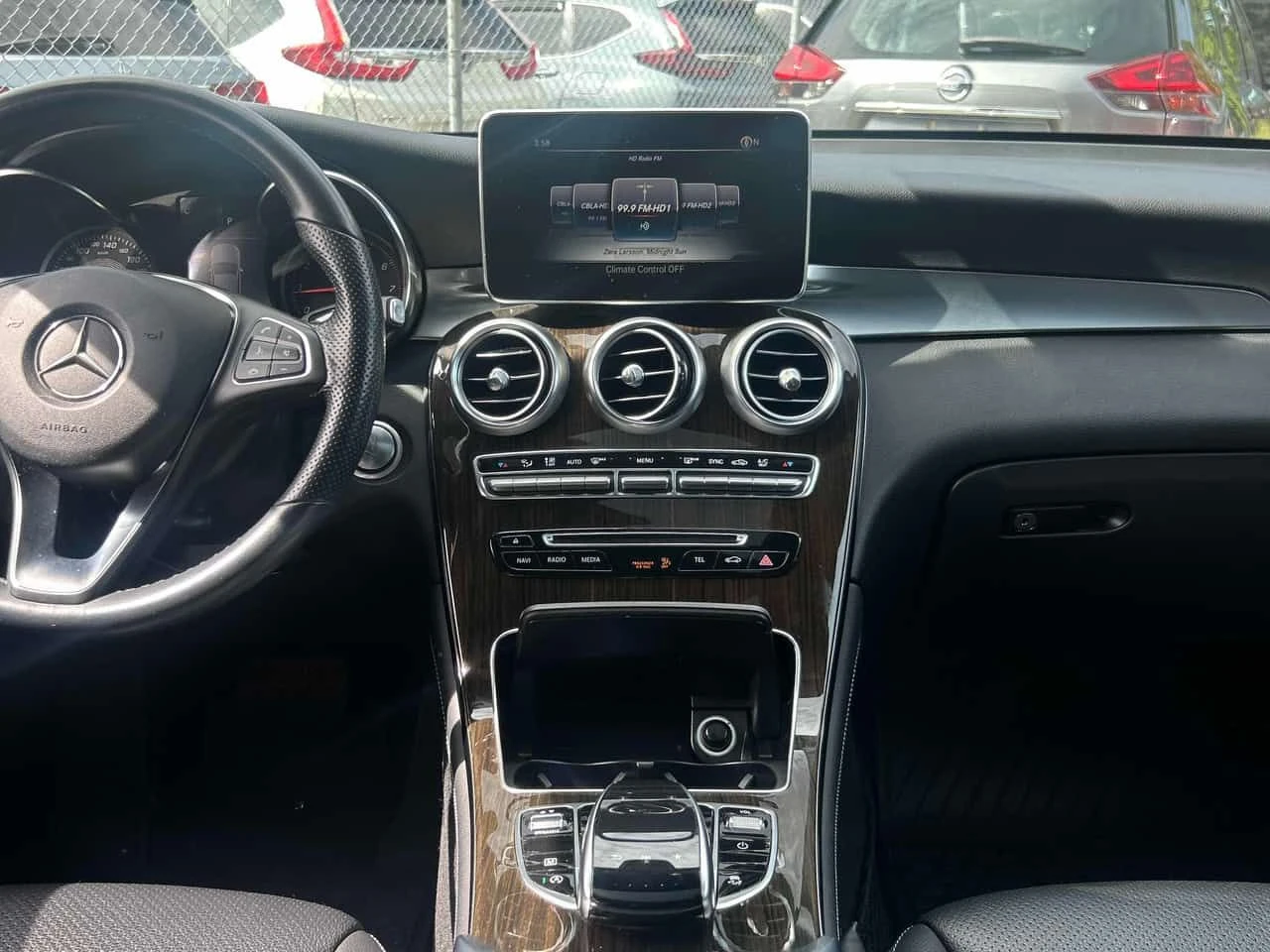 Mercedes-Benz GLC 300 КЛИП/ПАНОРАМА/ПОДГРЕВ/CARFAX/ФИНАНСИРАНЕ, снимка 10 - Автомобили и джипове - 54672550