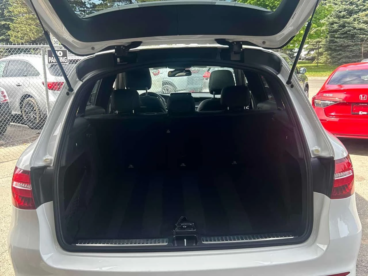 Mercedes-Benz GLC 300 КЛИП/ПАНОРАМА/ПОДГРЕВ/CARFAX/ФИНАНСИРАНЕ, снимка 14 - Автомобили и джипове - 54672550