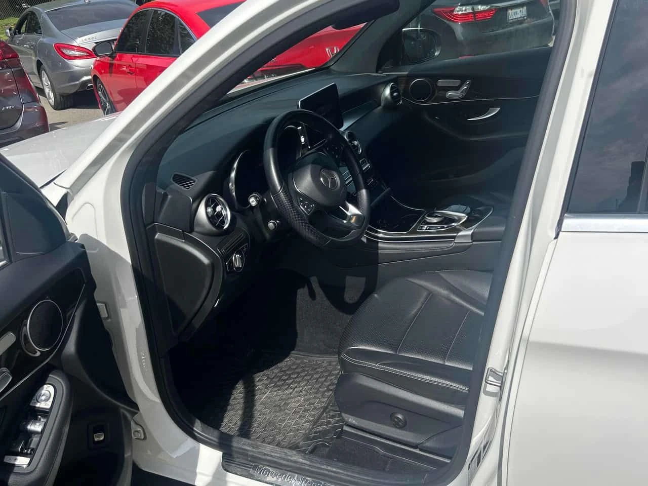 Mercedes-Benz GLC 300 КЛИП/ПАНОРАМА/ПОДГРЕВ/CARFAX/ФИНАНСИРАНЕ, снимка 8 - Автомобили и джипове - 54672550