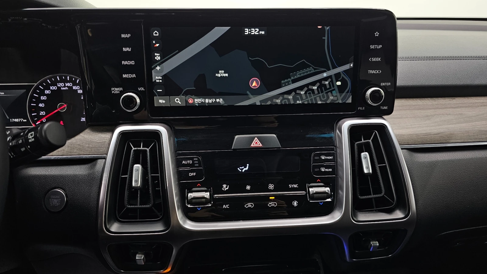 Kia Sorento, снимка 16 - Автомобили и джипове - 55552077