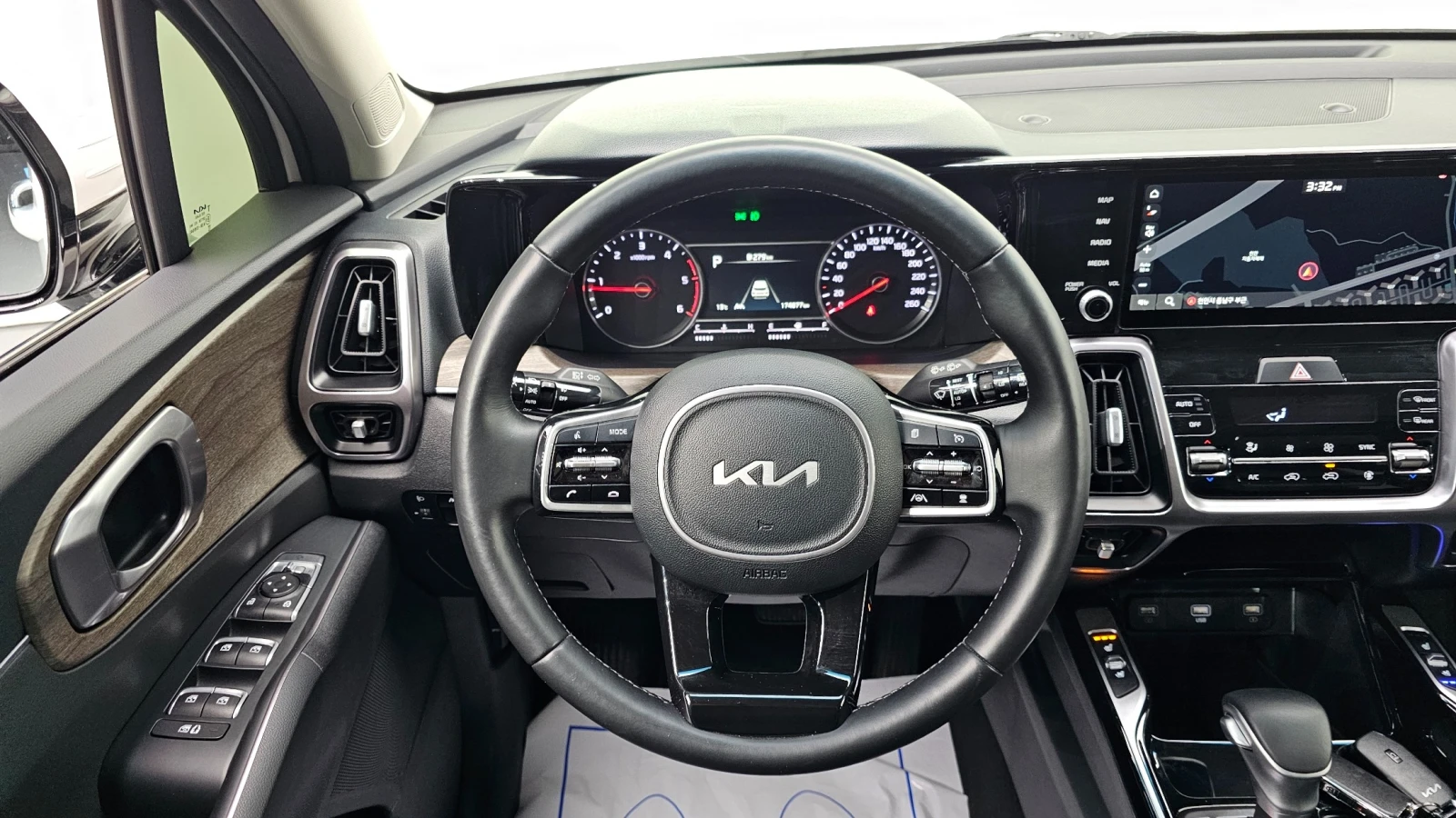 Kia Sorento, снимка 15 - Автомобили и джипове - 55552077
