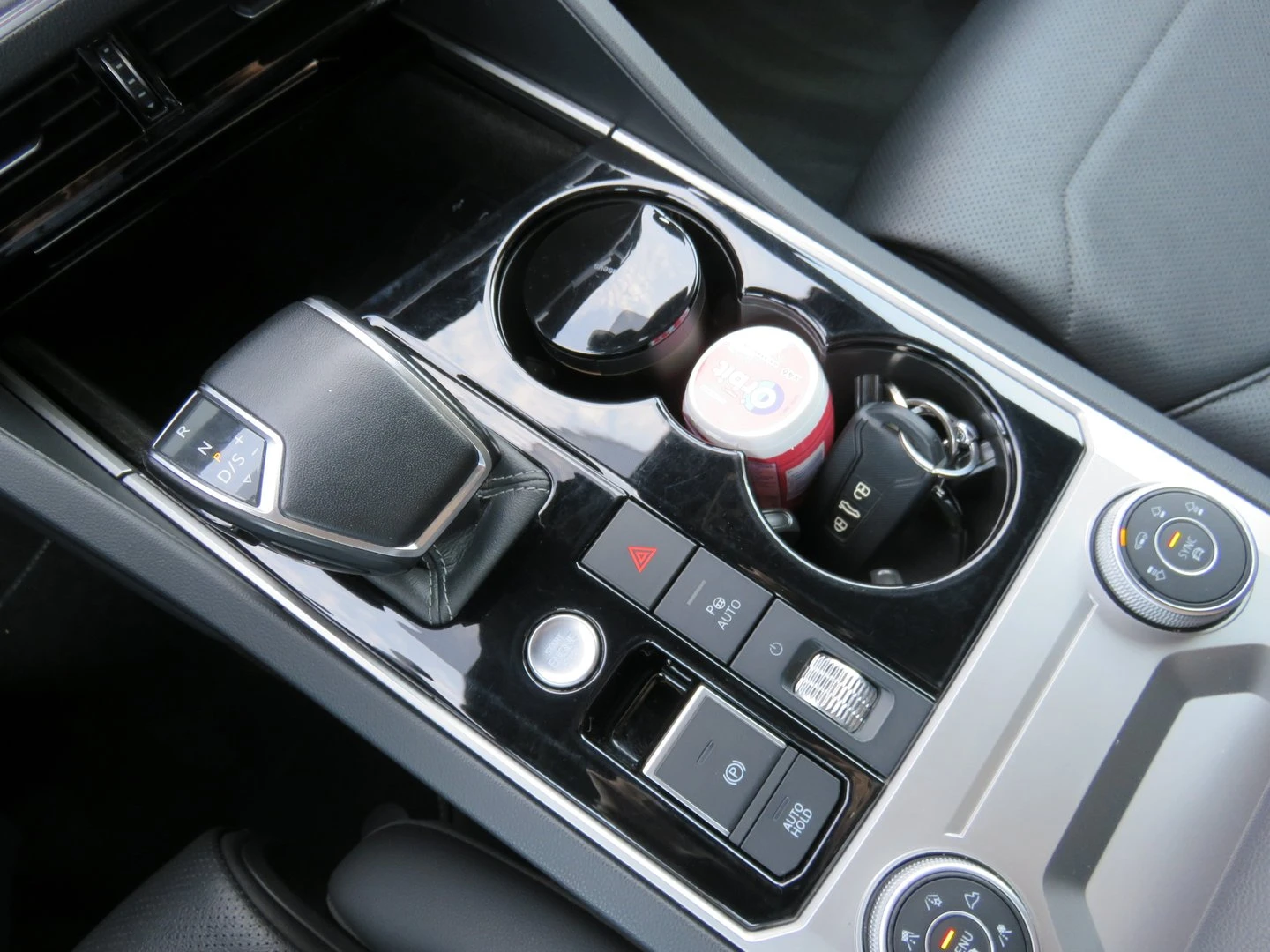 VW Touareg, снимка 8 - Автомобили и джипове - 56420522