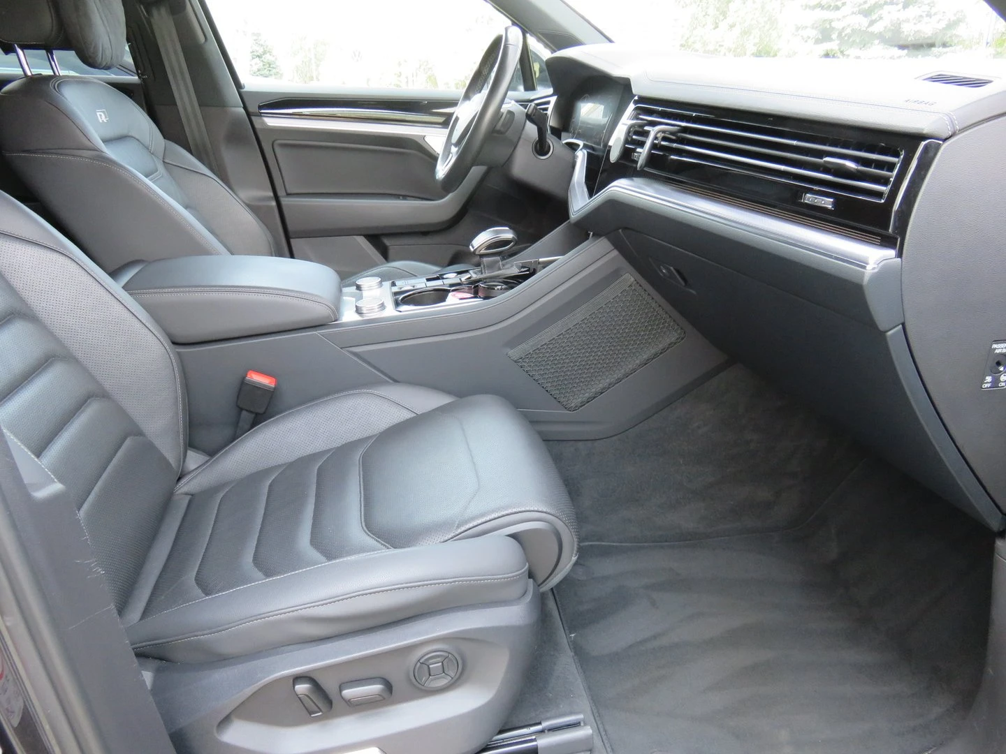 VW Touareg, снимка 6 - Автомобили и джипове - 56420522