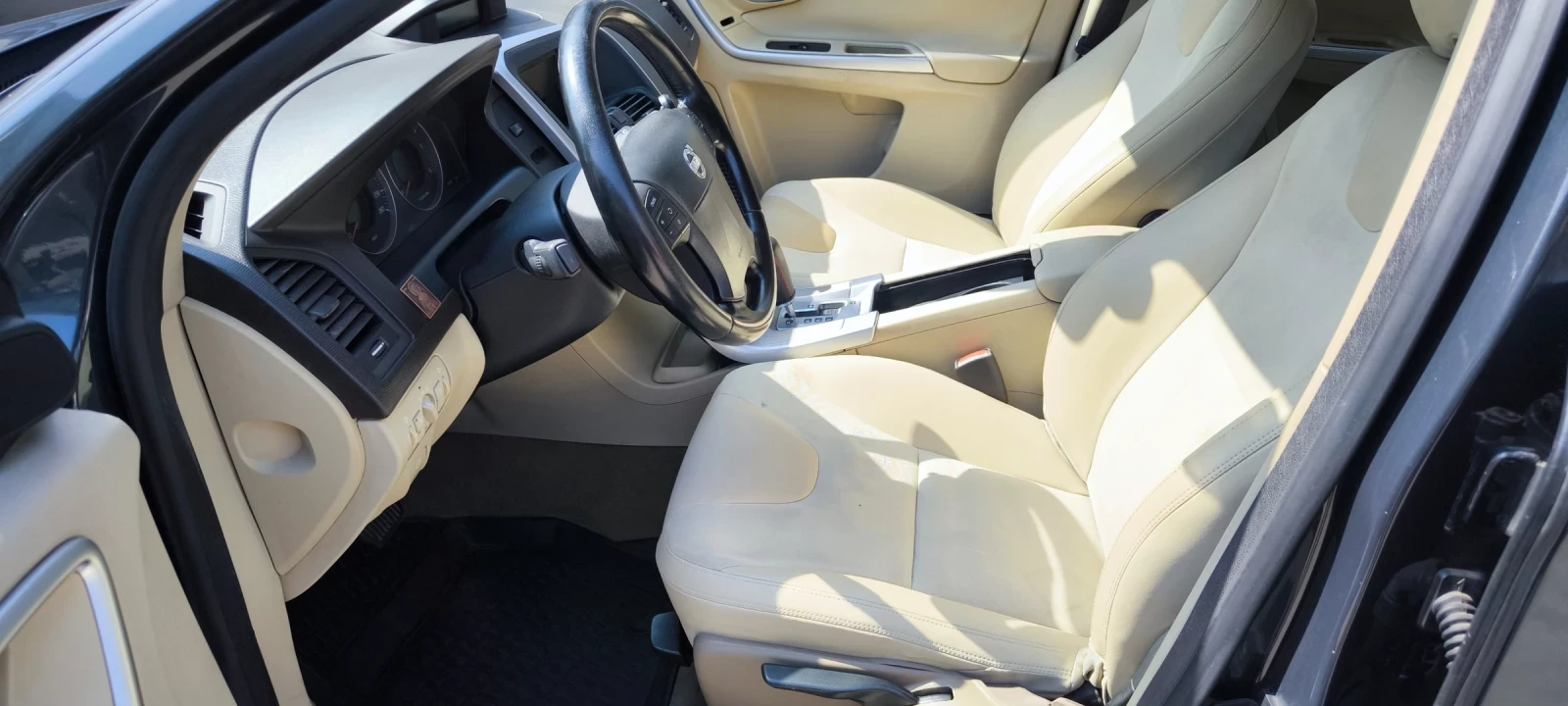 Volvo XC60 D5 Навигация, снимка 10 - Автомобили и джипове - 55888819