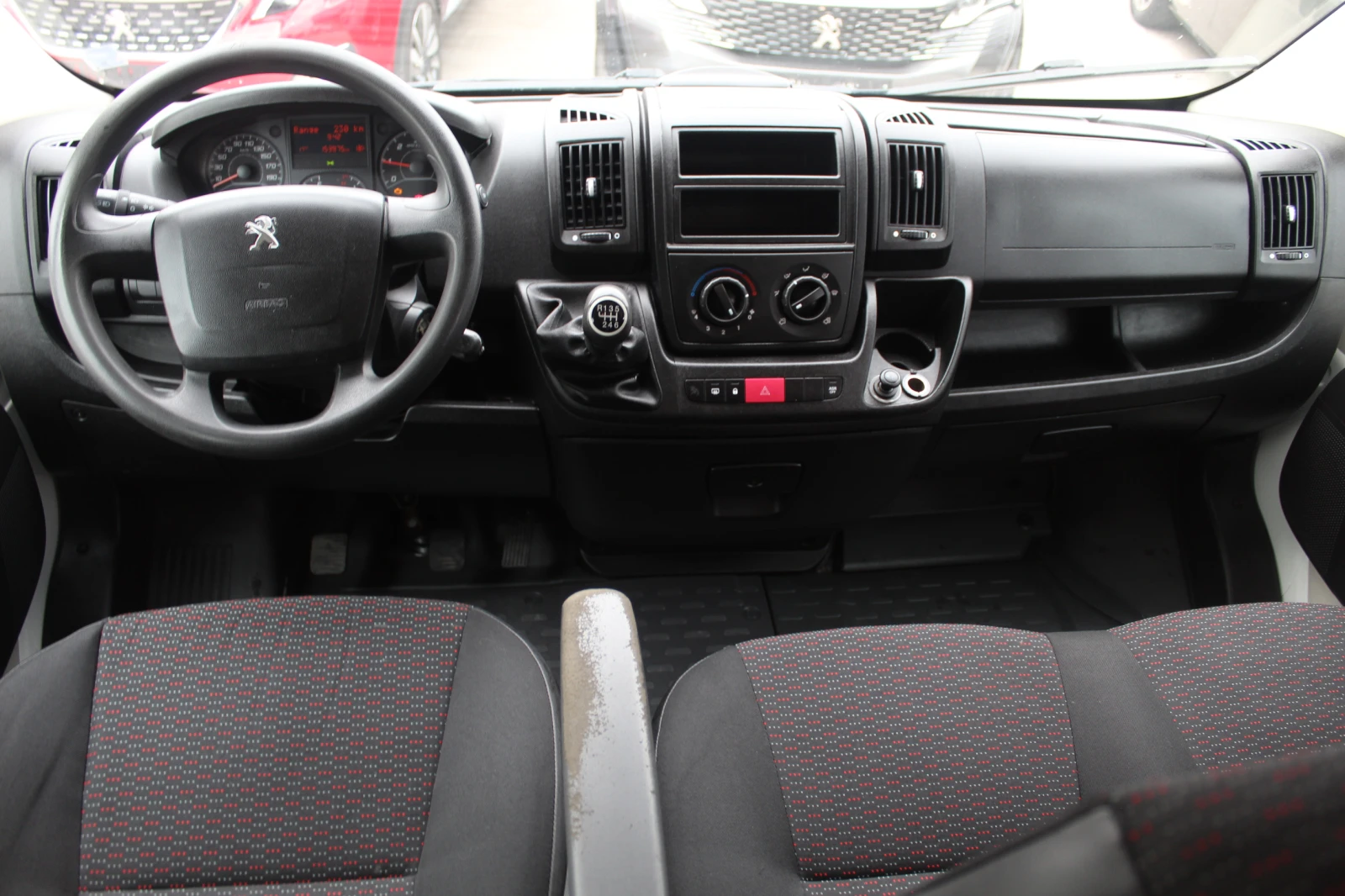 Peugeot Boxer COMBI 330L1H1 2.0 BlueHDI 130 E6/1803300 - изображение 6