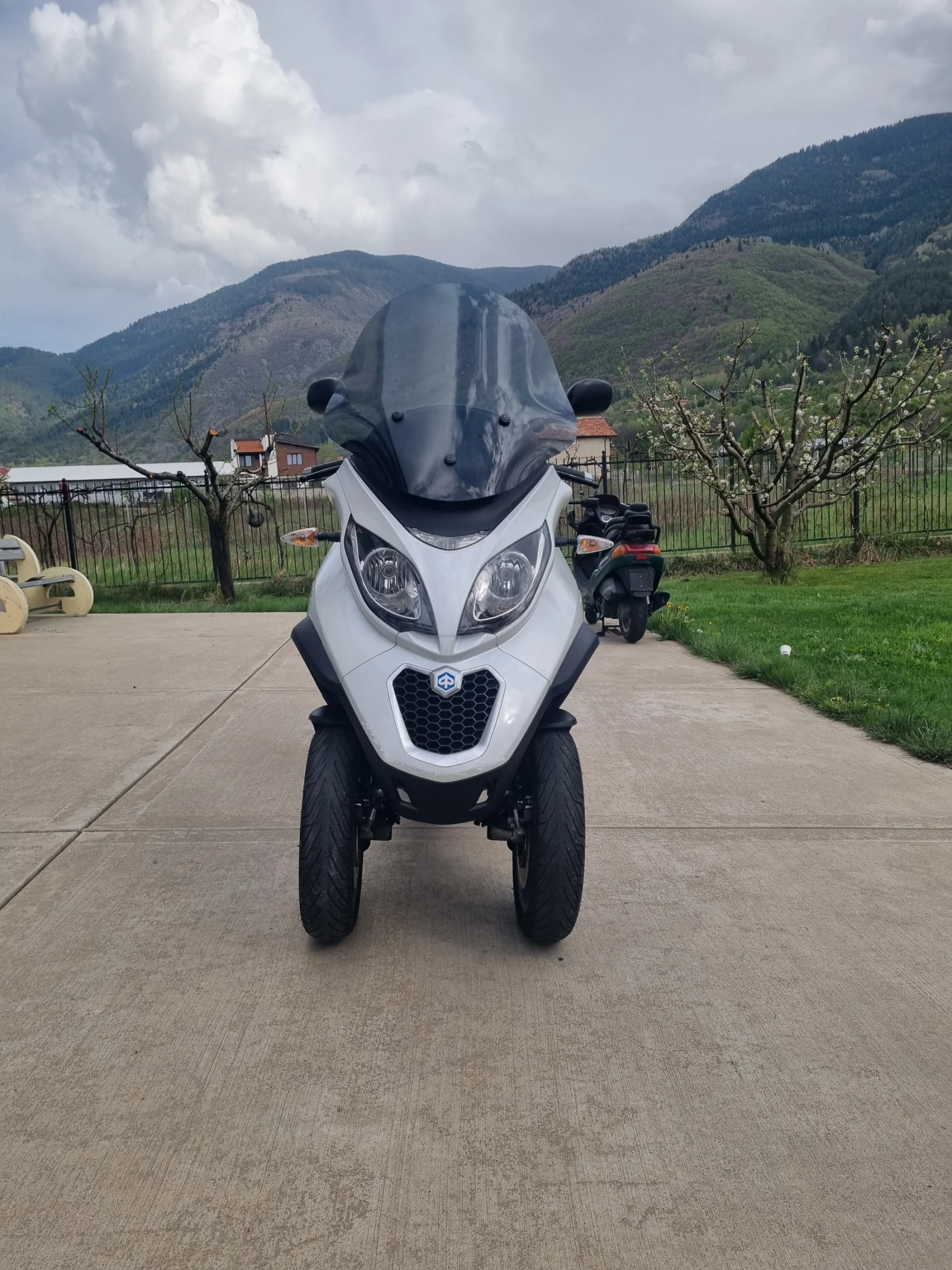 Piaggio Mp3 LT BUSINESS ABS ASR - изображение 3