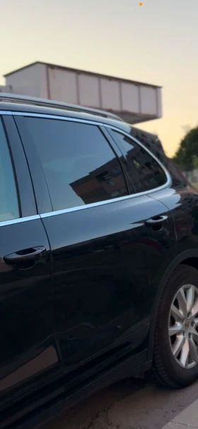          Porsche Cayenne 2011