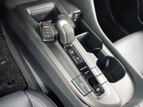 Toyota Crown 2.5 Хибрид 4x4, снимка 8