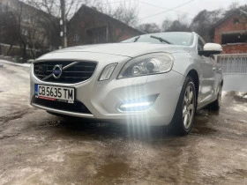 Volvo V60 D5 AWD 215 сервизна книжка, снимка 1