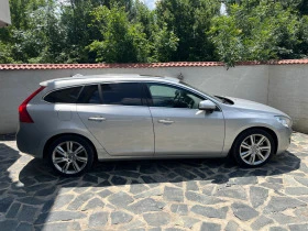 Volvo V60 D5 AWD 215 сервизна книжка, снимка 6