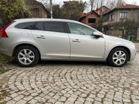 Volvo V60 D5 AWD 215 сервизна книжка, снимка 5