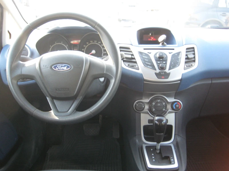 Ford Fiesta 1.4 avtomat, снимка 8 - Автомобили и джипове - 39931178