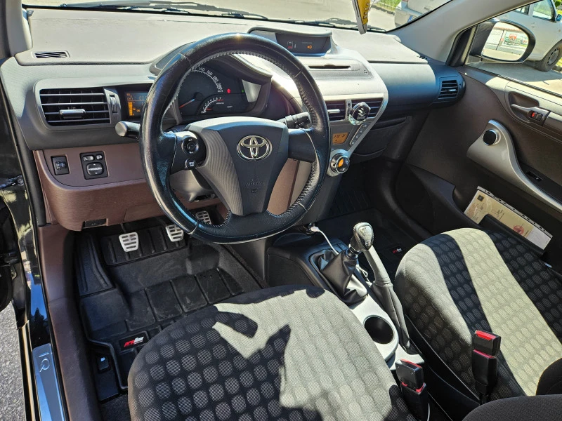 Toyota IQ 1.33 VVT-i (98 Hp) MT6, снимка 11 - Автомобили и джипове - 40356004