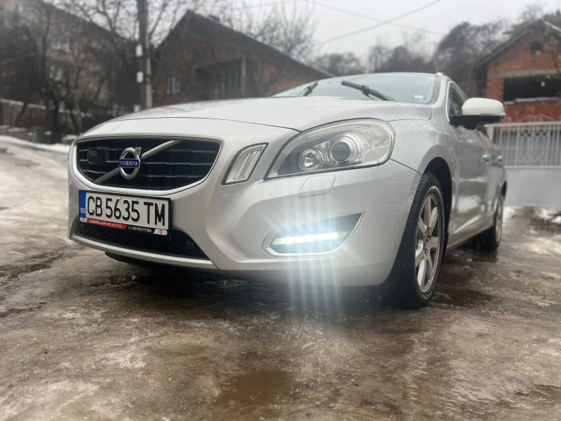 Volvo V60 D5 AWD 215 сервизна книжка, снимка 1 - Автомобили и джипове - 48114063