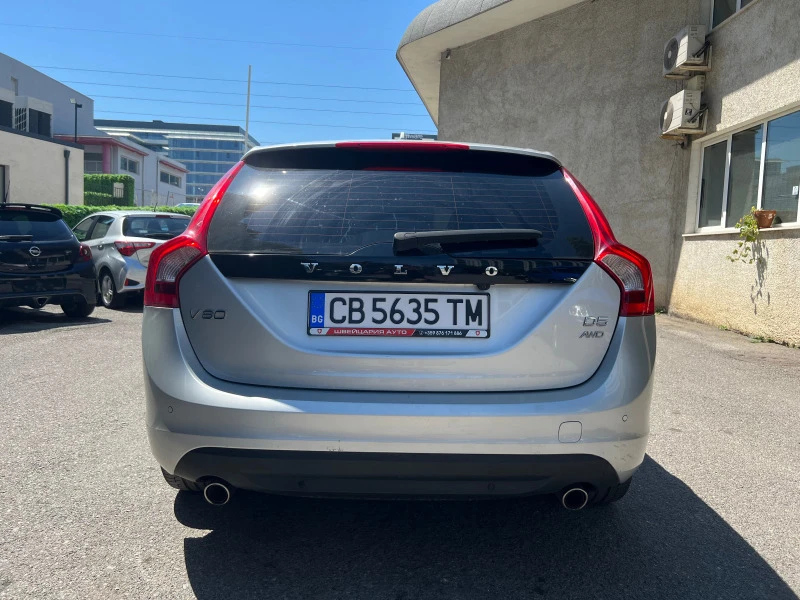 Volvo V60 D5 AWD 215 сервизна книжка, снимка 2 - Автомобили и джипове - 48114063