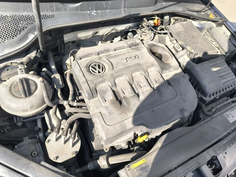 VW Golf 1.6 дизел, снимка 17 - Автомобили и джипове - 49441259