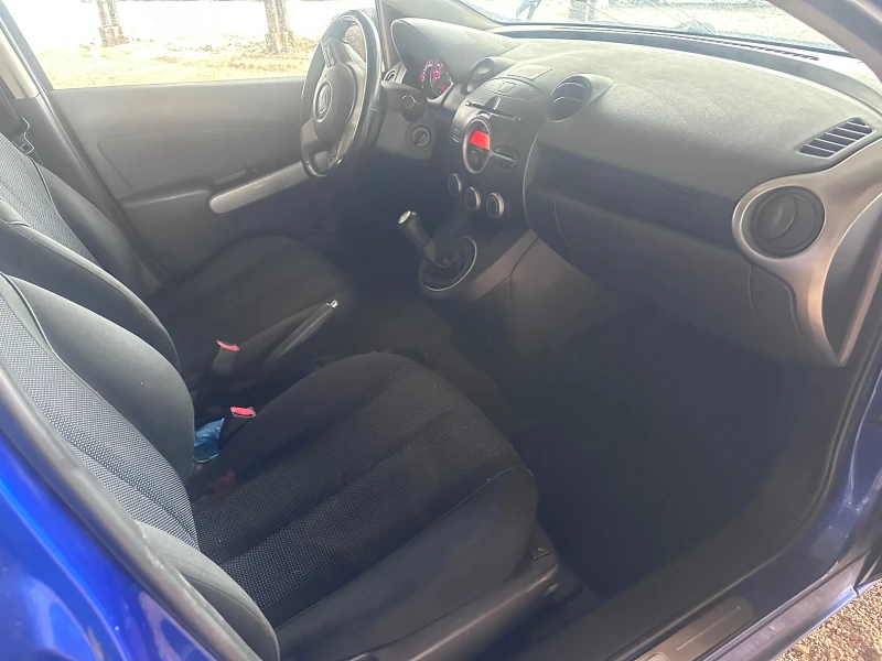 Mazda 2 1.5, снимка 9 - Автомобили и джипове - 49452361