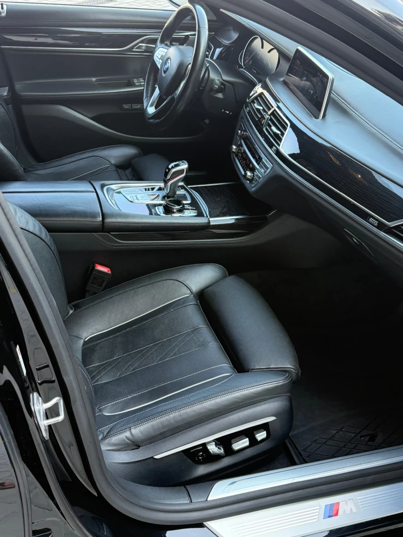 BMW 750 i xDrive M , снимка 7 - Автомобили и джипове - 52319975