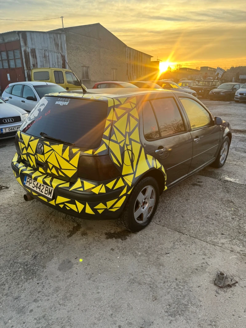 VW Golf 1.6 SR, снимка 6 - Автомобили и джипове - 52834165