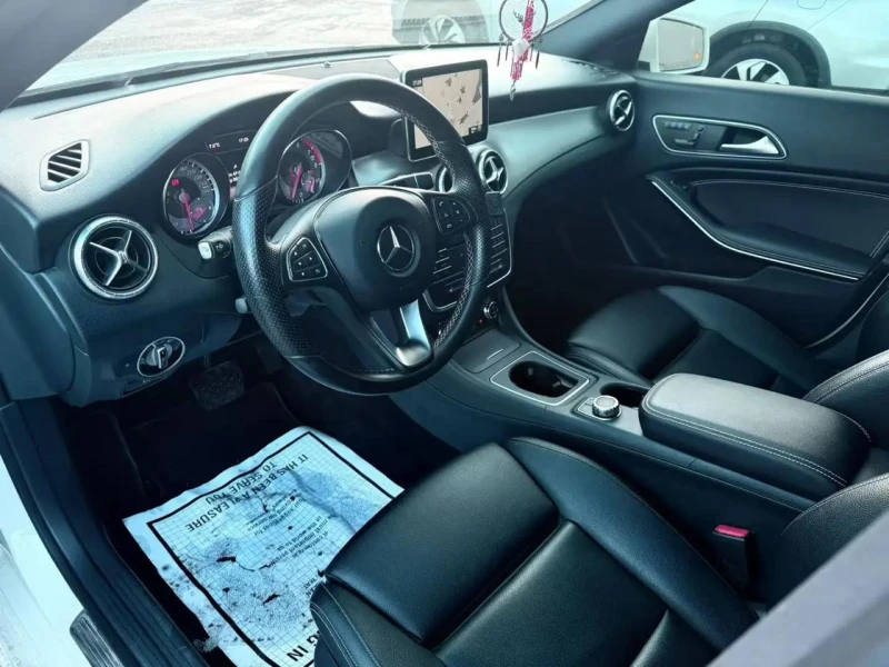 Mercedes-Benz CLA 250 * AMG PACK* KYELESS* 4 MATIC* PANO* , снимка 11 - Автомобили и джипове - 53270685