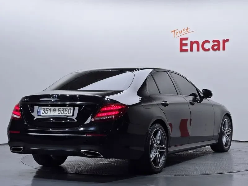 Mercedes-Benz E 300 Amg Line, снимка 2 - Автомобили и джипове - 56736985