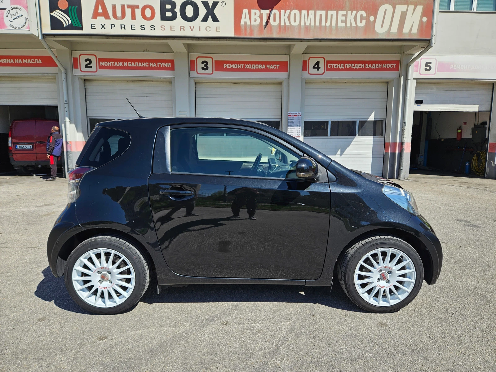 Toyota IQ 1.33 VVT-i (98 Hp) MT6 - изображение 6