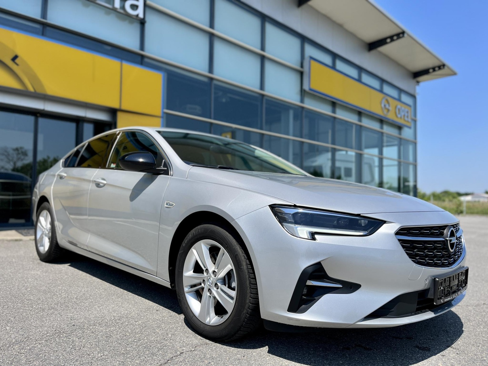 Opel Insignia 2.0d AT8 Elegance Face - изображение 1