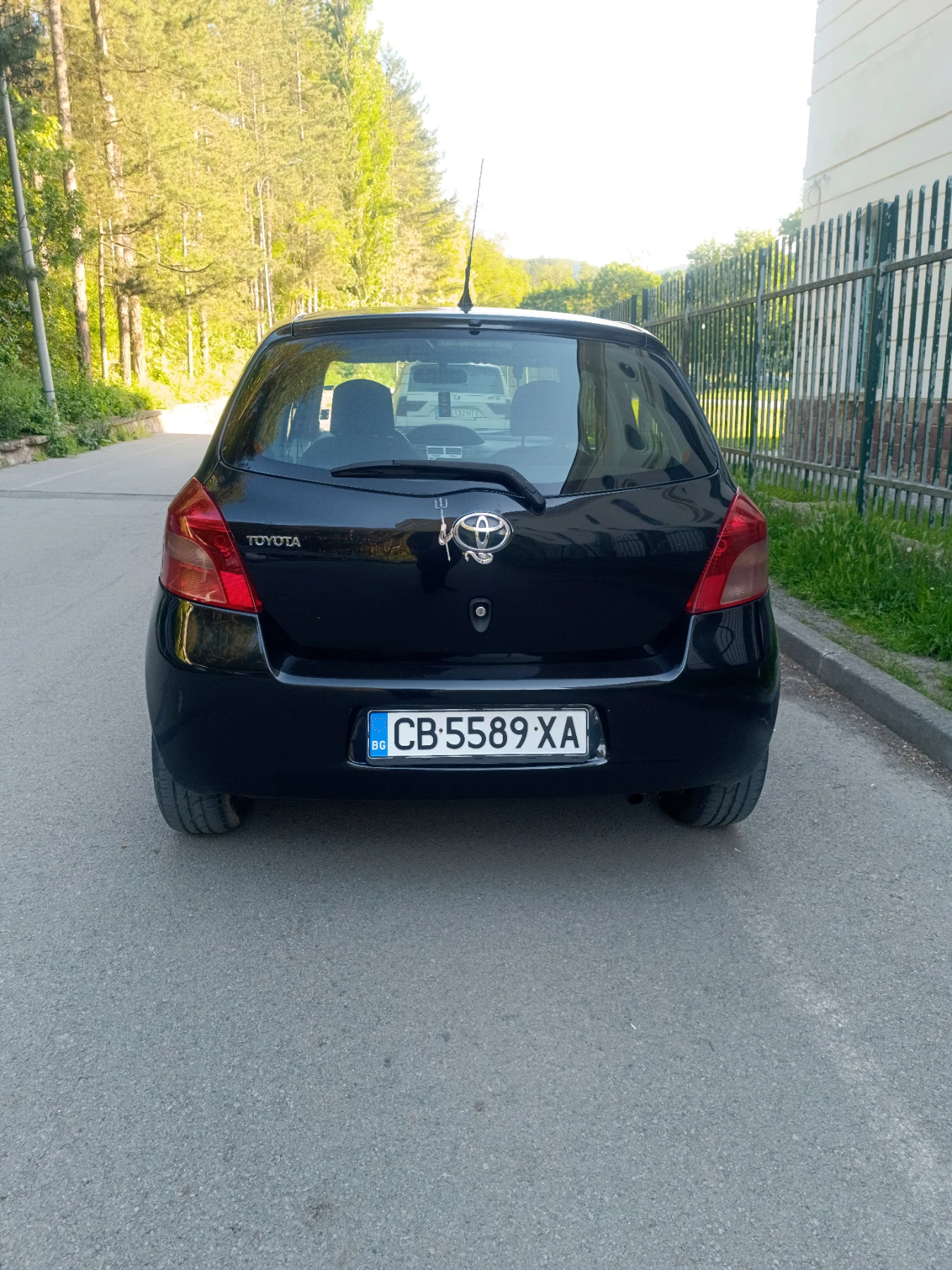 Toyota Yaris 1.0vvti - изображение 2