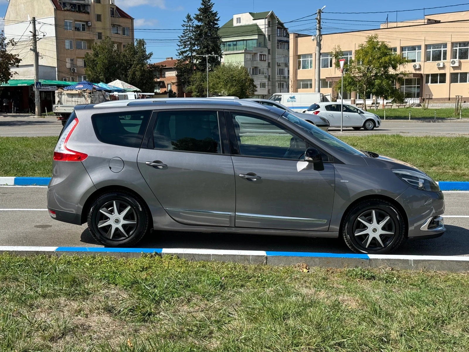 Renault Scenic 1.5DCi Автоматик - изображение 4