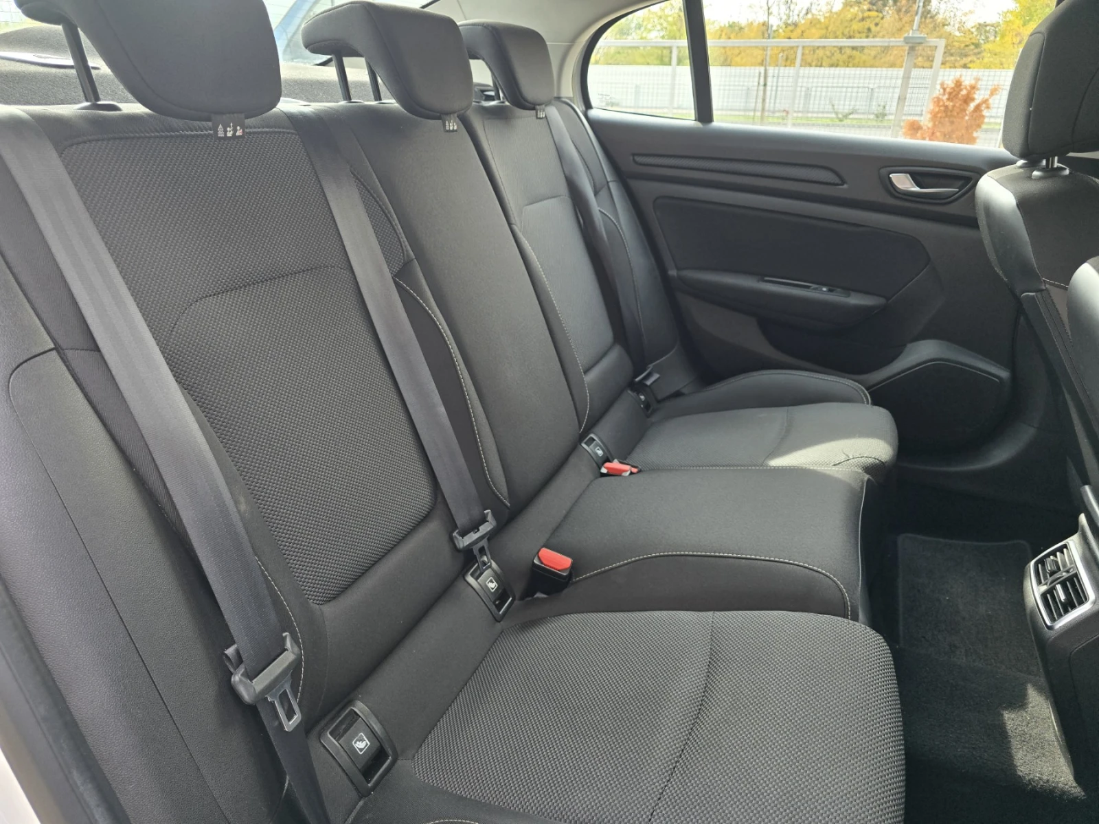 Renault Megane 1.3TCe 140 к.с./Life | Mobile.bg — изображение 12