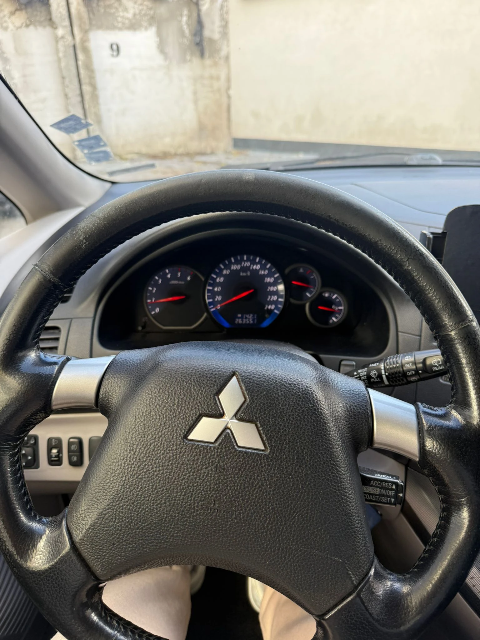 Mitsubishi Grandis  - изображение 7