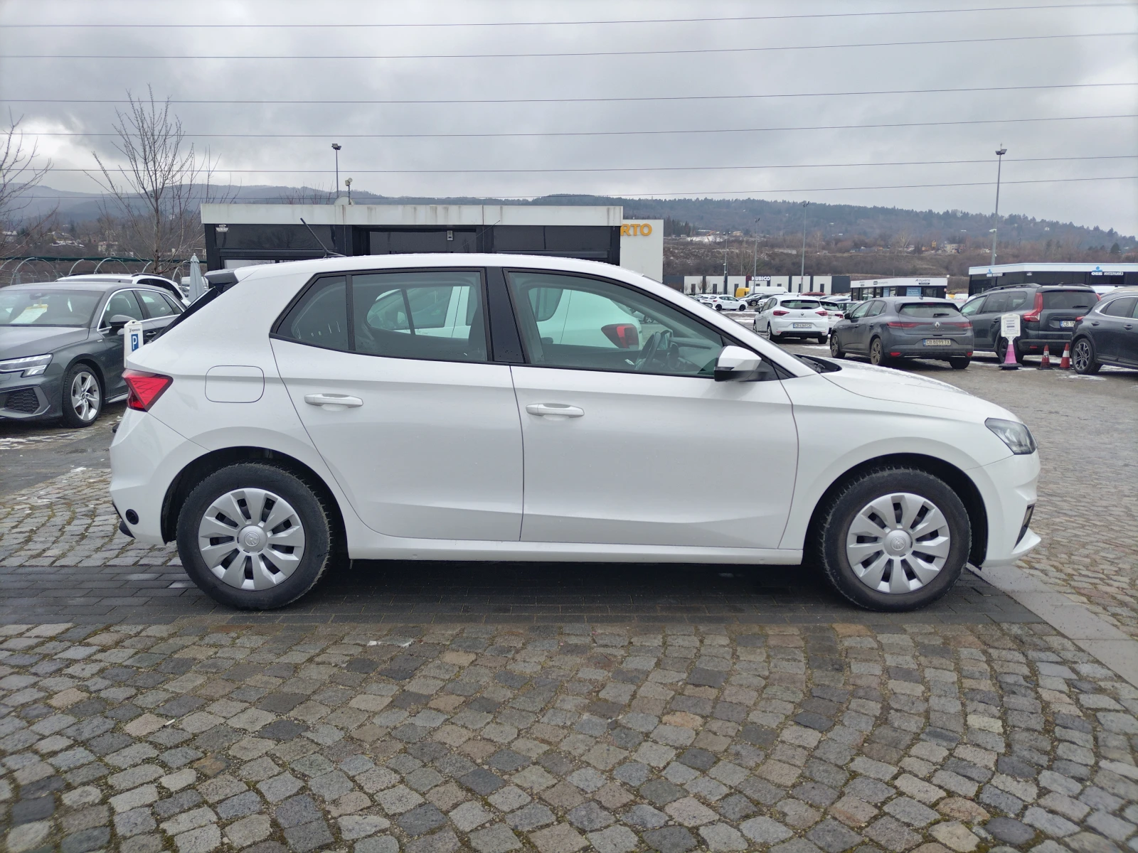 Skoda Fabia AMBITION/1, 0 MPI 65 к.с. Газ/Бензин - изображение 4