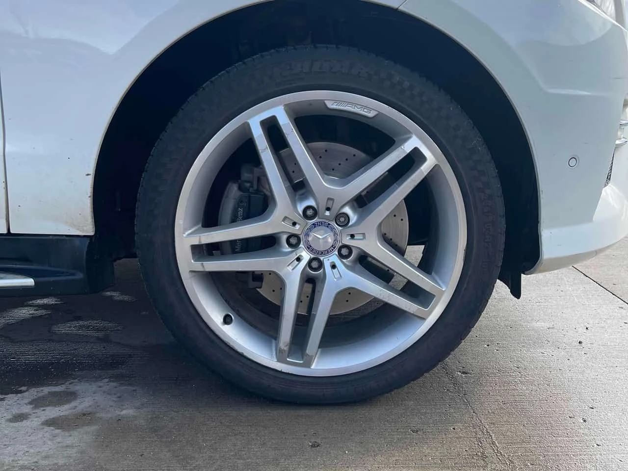 Mercedes-Benz ML 550 CARFAX/360 КАМЕРИ/ОБДУХВАНЕ/ПАНОРАМА , снимка 7 - Автомобили и джипове - 53907047