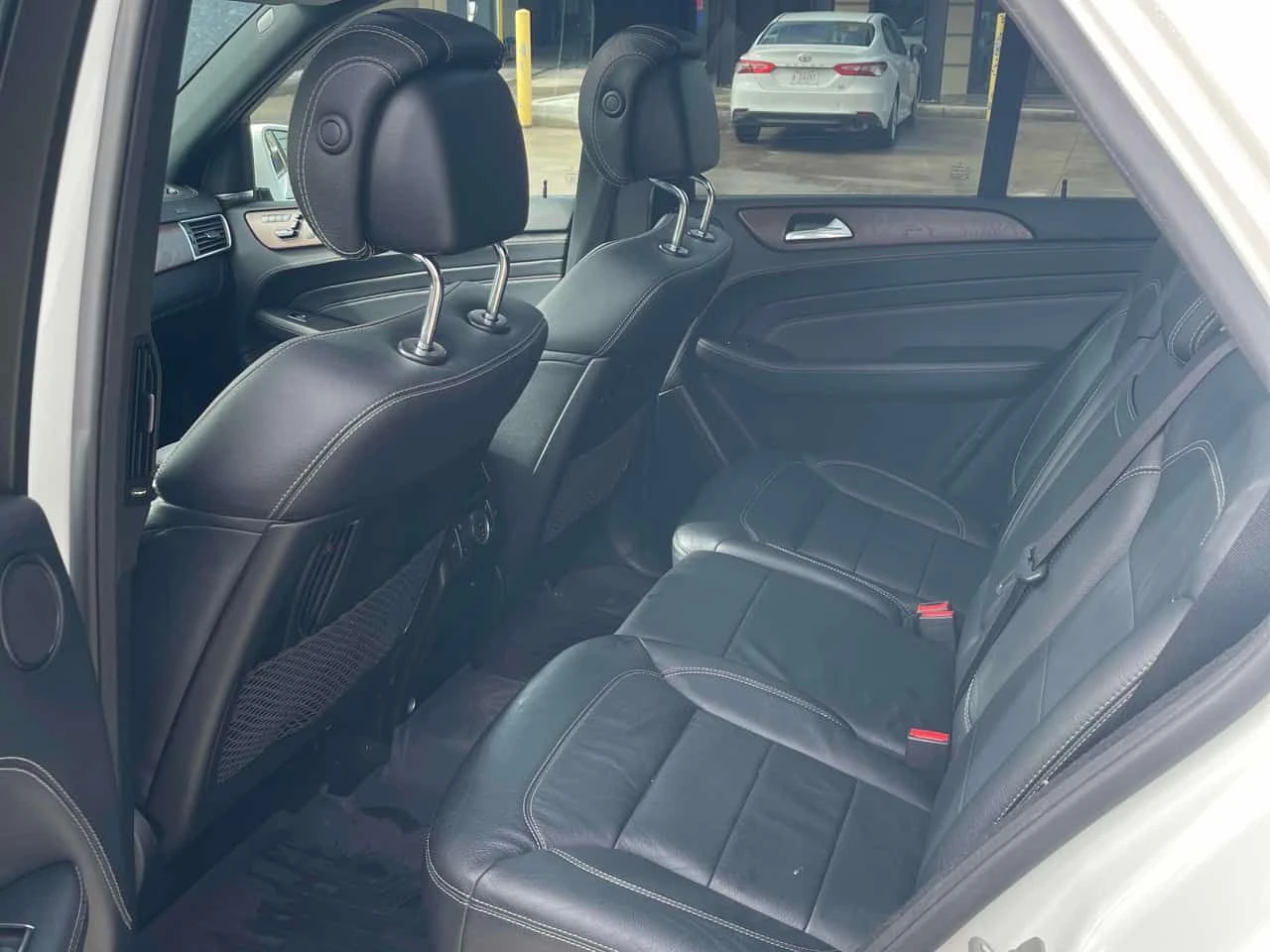 Mercedes-Benz ML 550 CARFAX/360 КАМЕРИ/ОБДУХВАНЕ/ПАНОРАМА , снимка 12 - Автомобили и джипове - 53907047