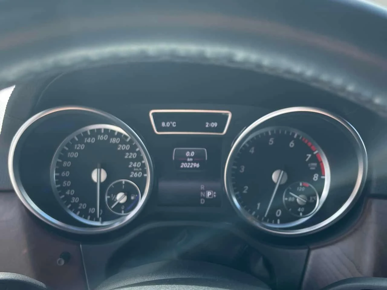 Mercedes-Benz ML 550 CARFAX/360 КАМЕРИ/ОБДУХВАНЕ/ПАНОРАМА , снимка 9 - Автомобили и джипове - 53907047