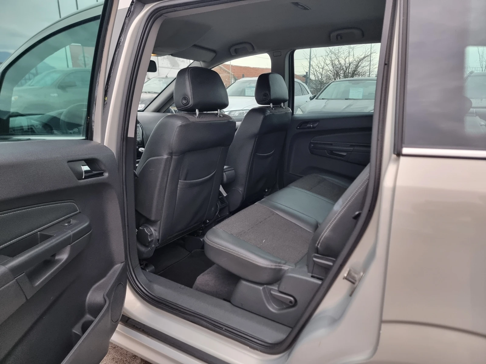 Opel Zafira 1.8I GAS FACE, снимка 11 - Автомобили и джипове - 53909221