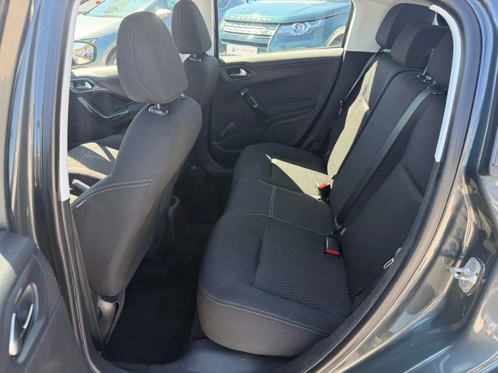 Peugeot 208 1.6hdi, снимка 13 - Автомобили и джипове - 54111991