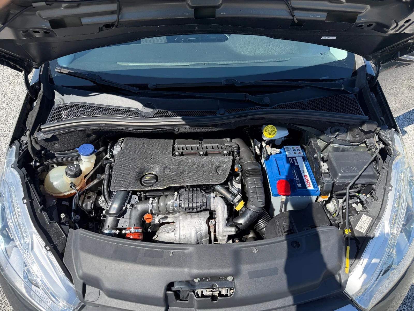 Peugeot 208 1.6hdi, снимка 15 - Автомобили и джипове - 54111991