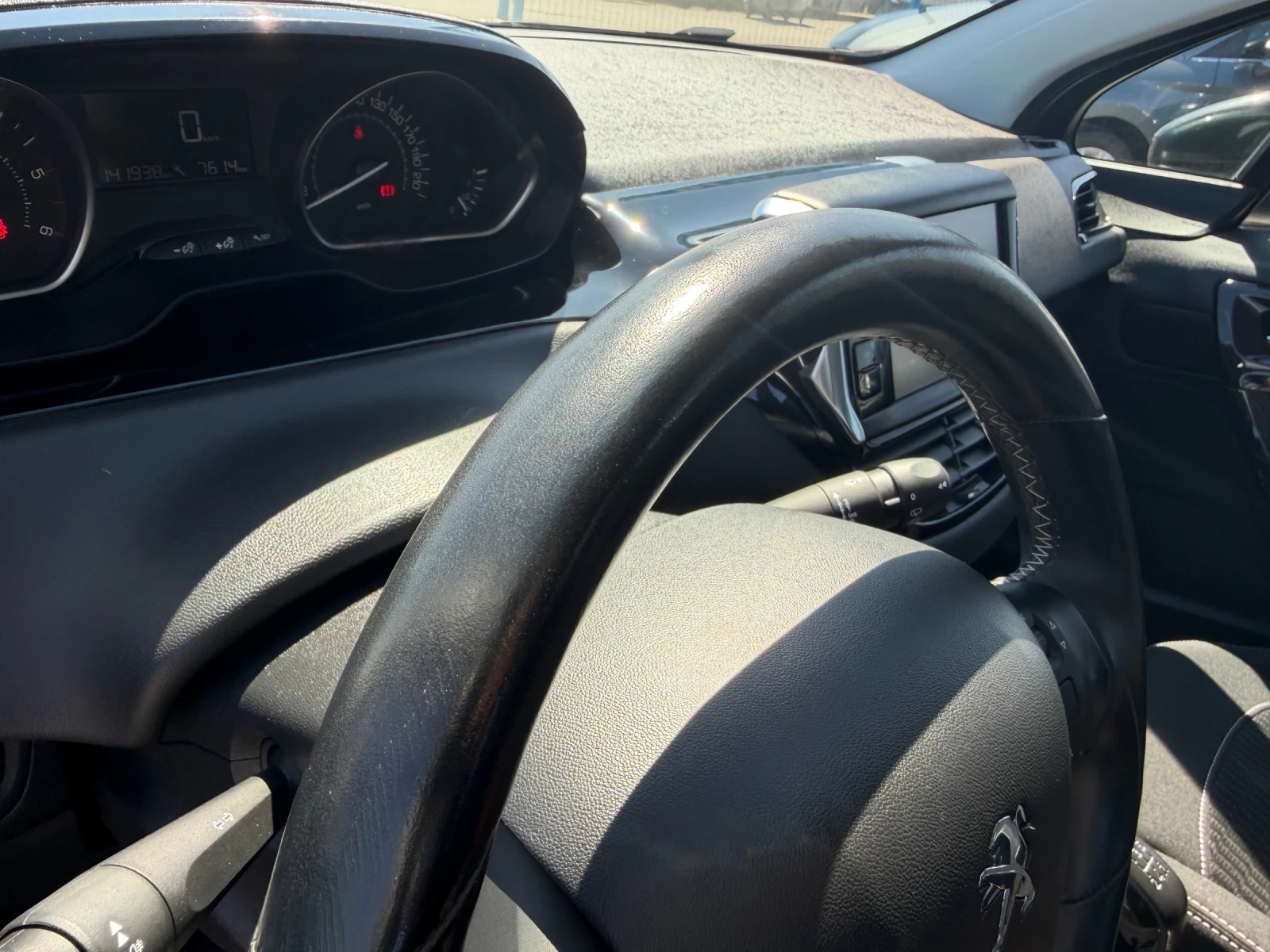 Peugeot 208 1.6hdi, снимка 9 - Автомобили и джипове - 54111991